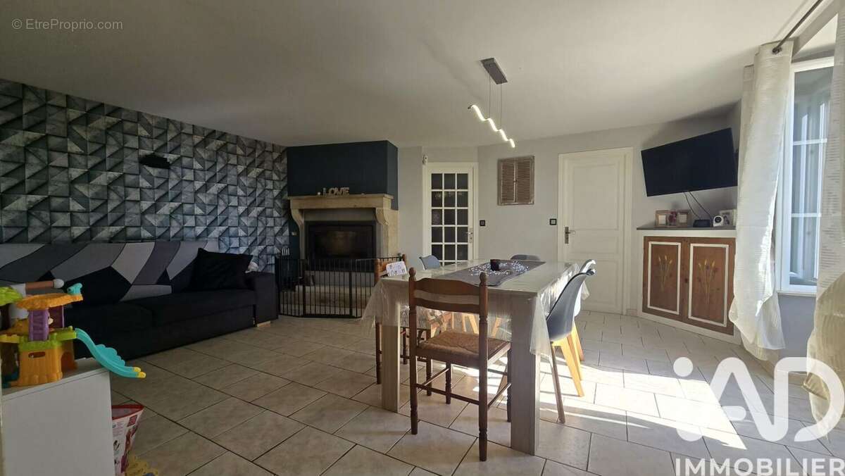 Maison 116 m² à Moussac  - photo 7