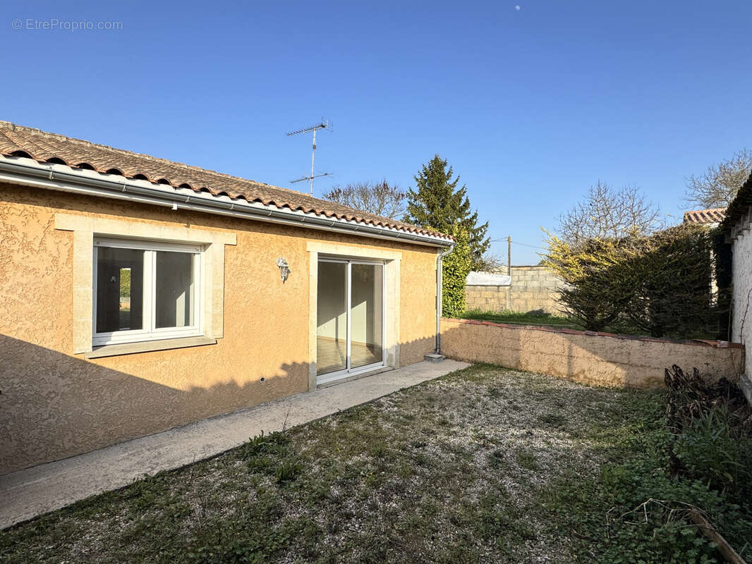 Maison à BARBEZIEUX-SAINT-HILAIRE