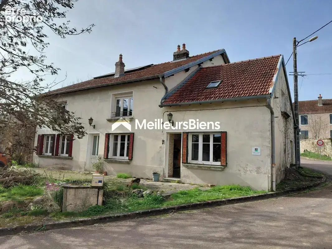Maison à SAINT-BROINGT-LE-BOIS