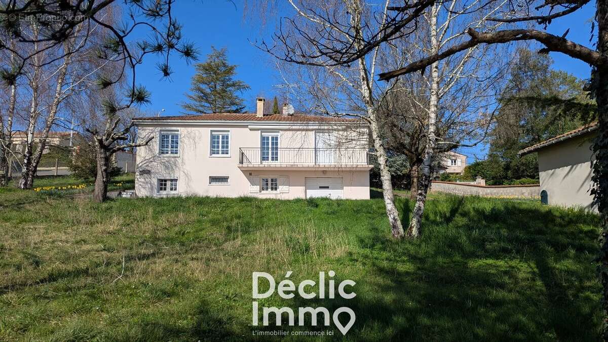 Maison à RUELLE-SUR-TOUVRE