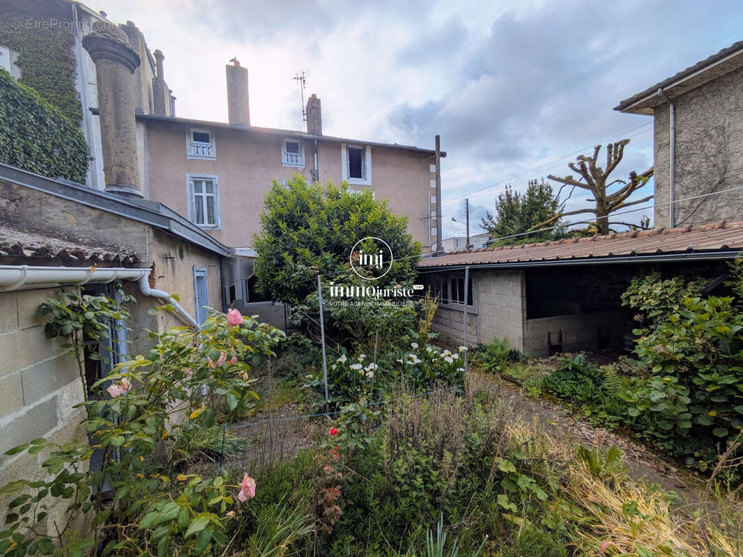 Maison 240 m² à Saint-Junien  - photo 2