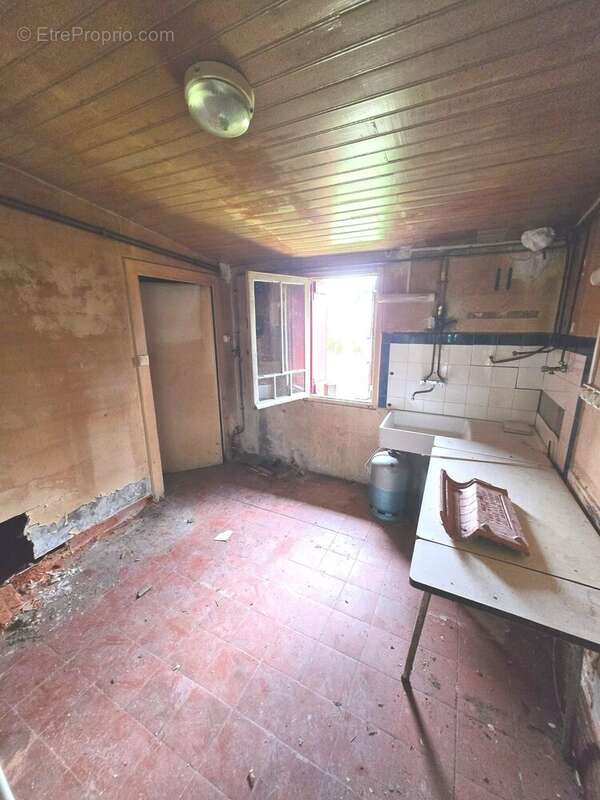 chambre communicante avec l'entrée salon - Maison à BELHADE