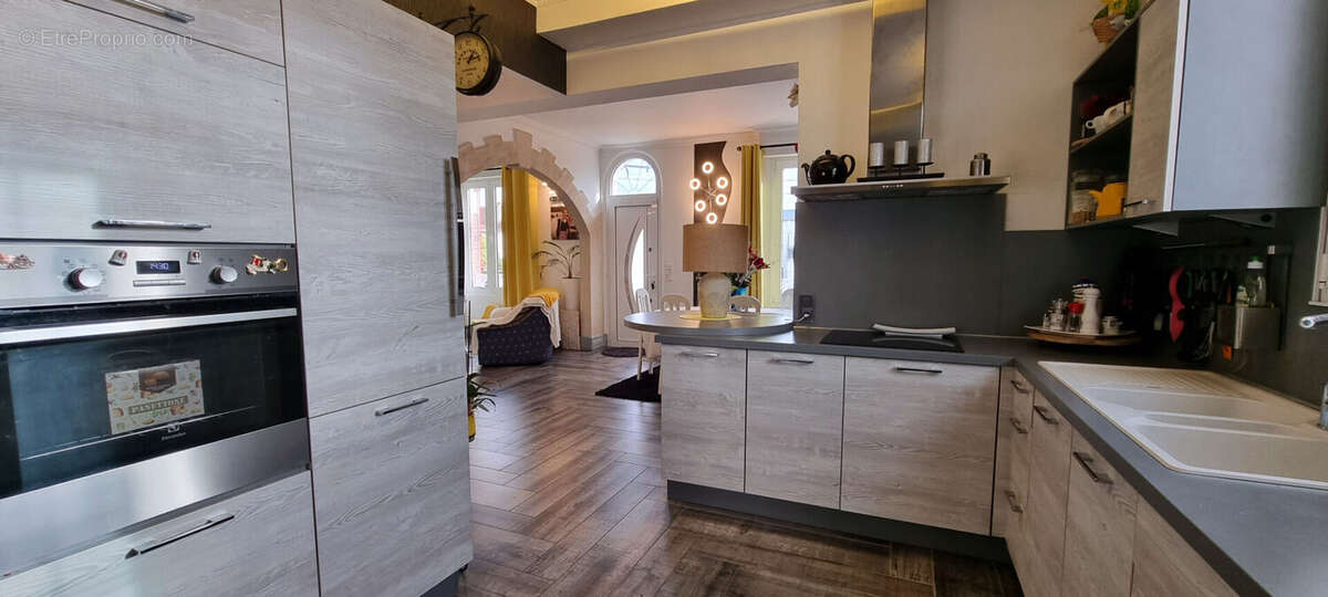 Maison avec appartement à deux pas de la gare - photo 3