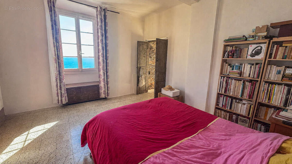 BASTIA  - APPARTEMENT - T3 - 85m² surface au sol avec vue mer - photo 5
