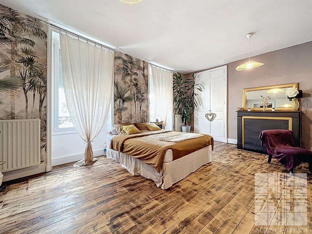 Maison à AMBRIERES-LES-VALLEES