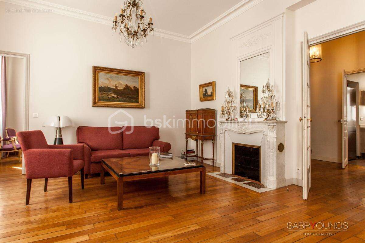 Appartement à PARIS-7E