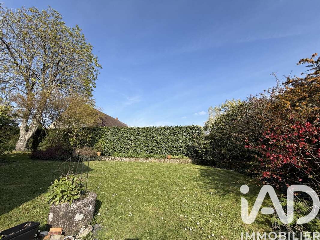 Maison 110 m² à Beaumont-La-Ronce  - photo 8