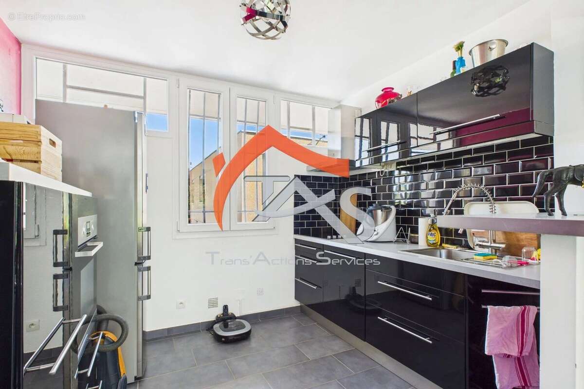 Appartement à SAINT-PRIEST-EN-JAREZ