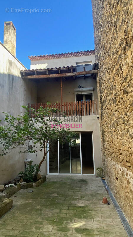 Maison à ENTRAIGUES-SUR-LA-SORGUE