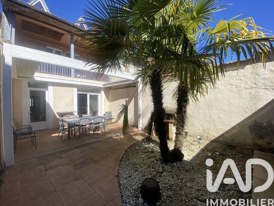 Photo 1 - Maison à VIC-FEZENSAC