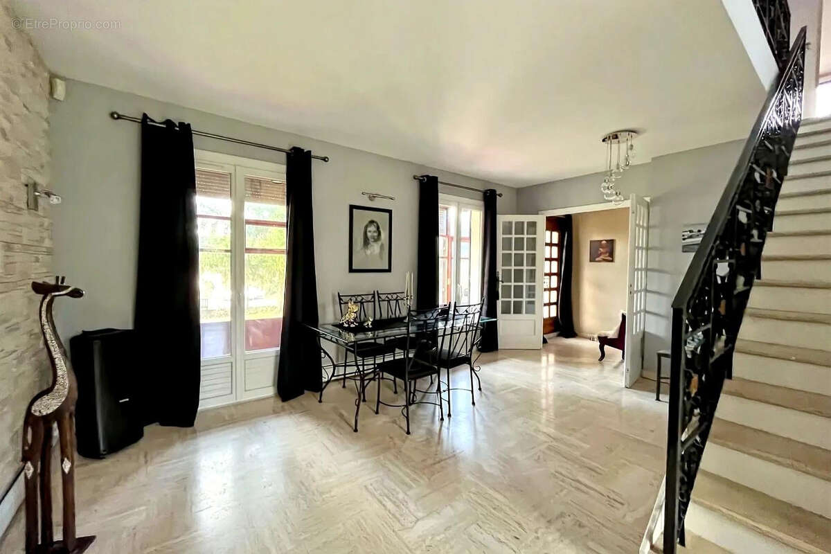 Maison à CRECY-LA-CHAPELLE