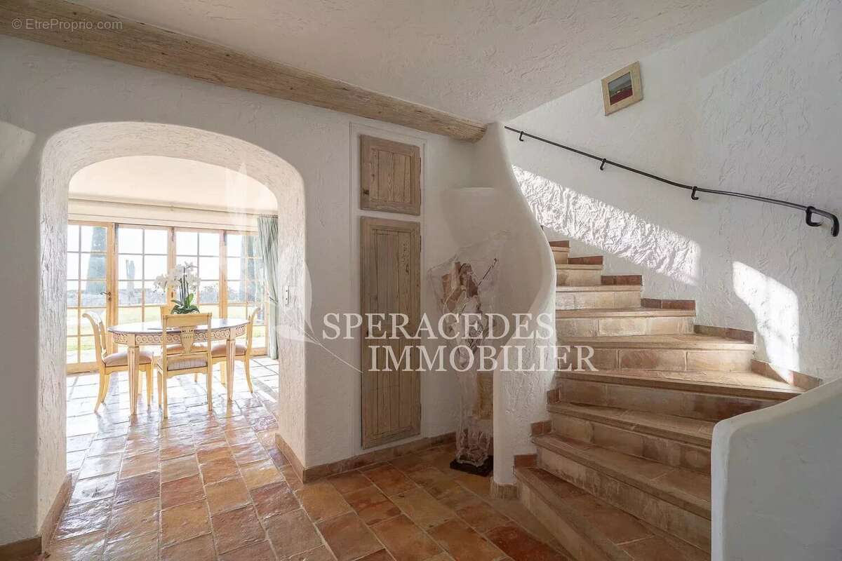 Maison à TOURRETTES-SUR-LOUP