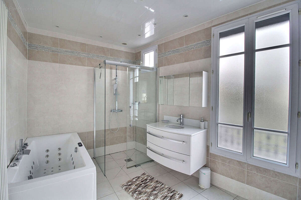 Maison à LA GARENNE-COLOMBES