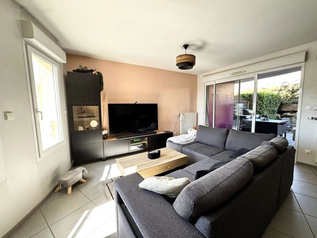 Appartement à SAINT-JEAN-BONNEFONDS