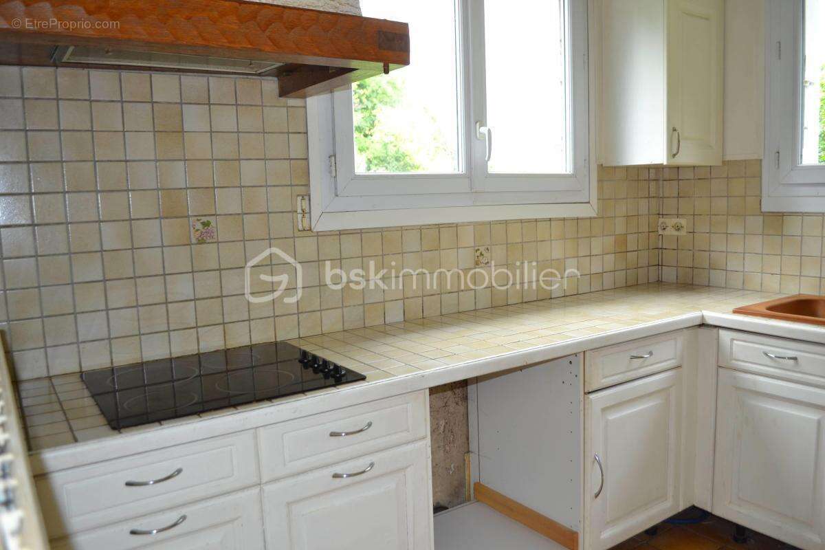 À vendre : Maison élevée sur sous-sol dans un quartier calme et recherché - photo 10