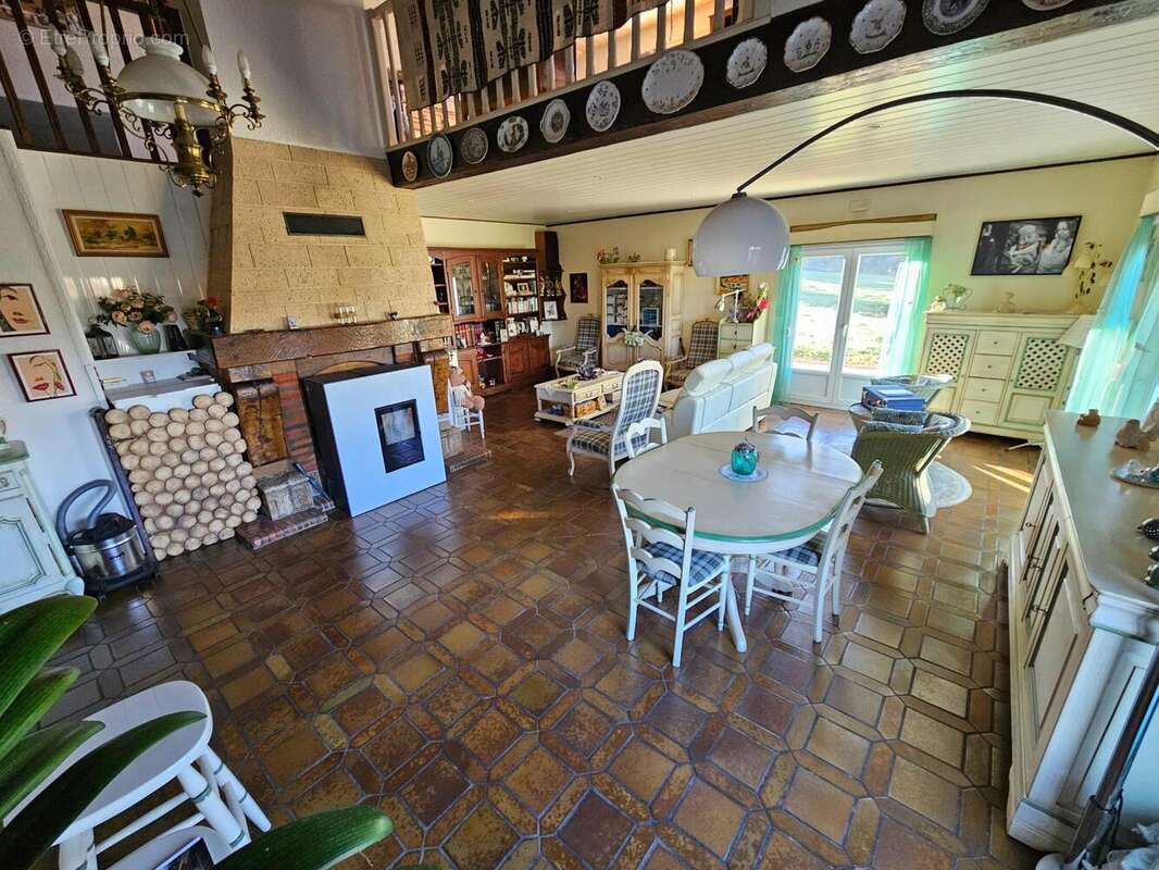 Photo 2 - Maison à CREUZIER-LE-VIEUX