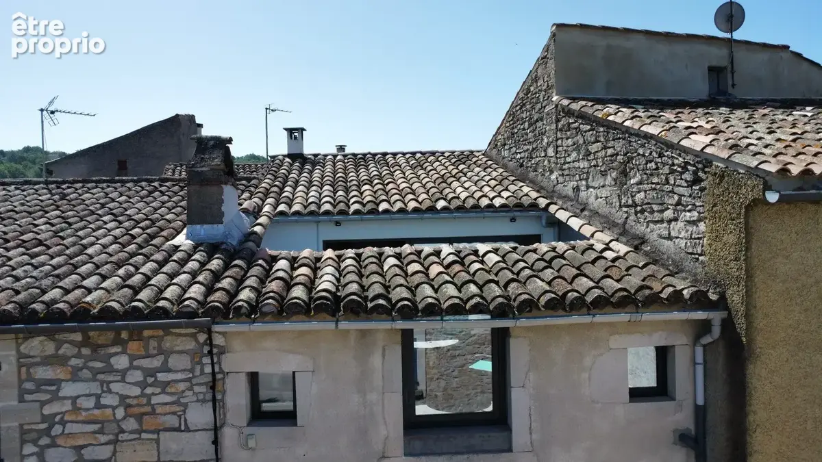 Maison à SAINT-JEAN-DE-MARUEJOLS-ET-AVEJAN