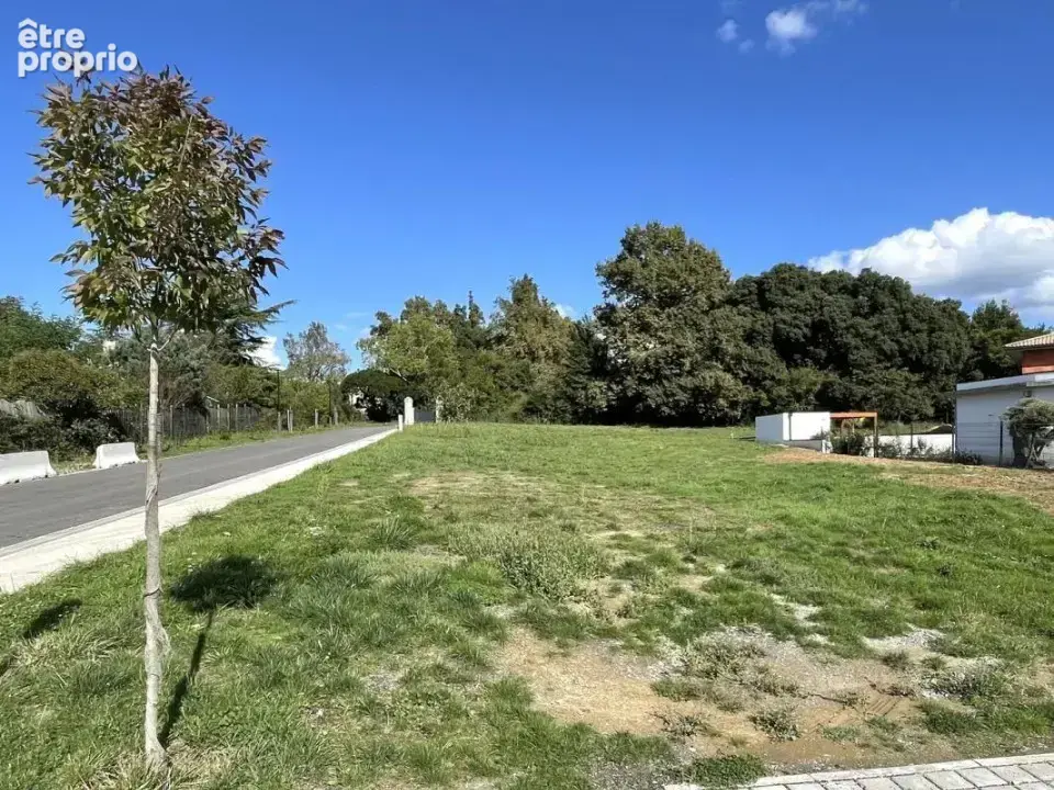 Terrain à ILLATS