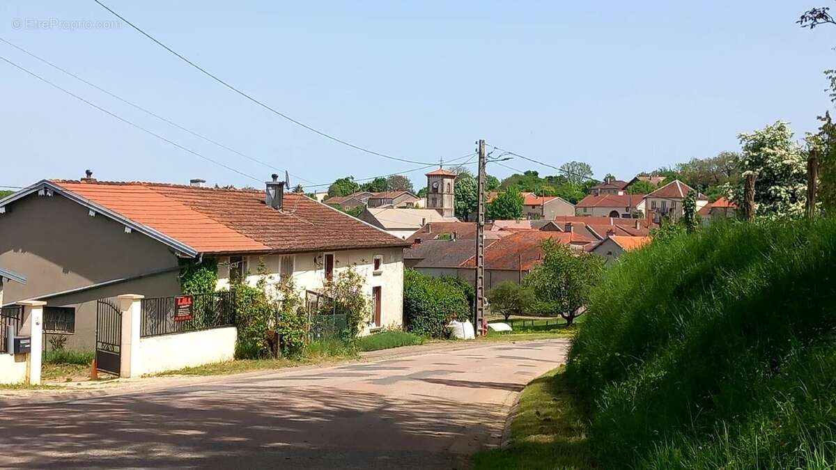 Maison à REGNEVELLE