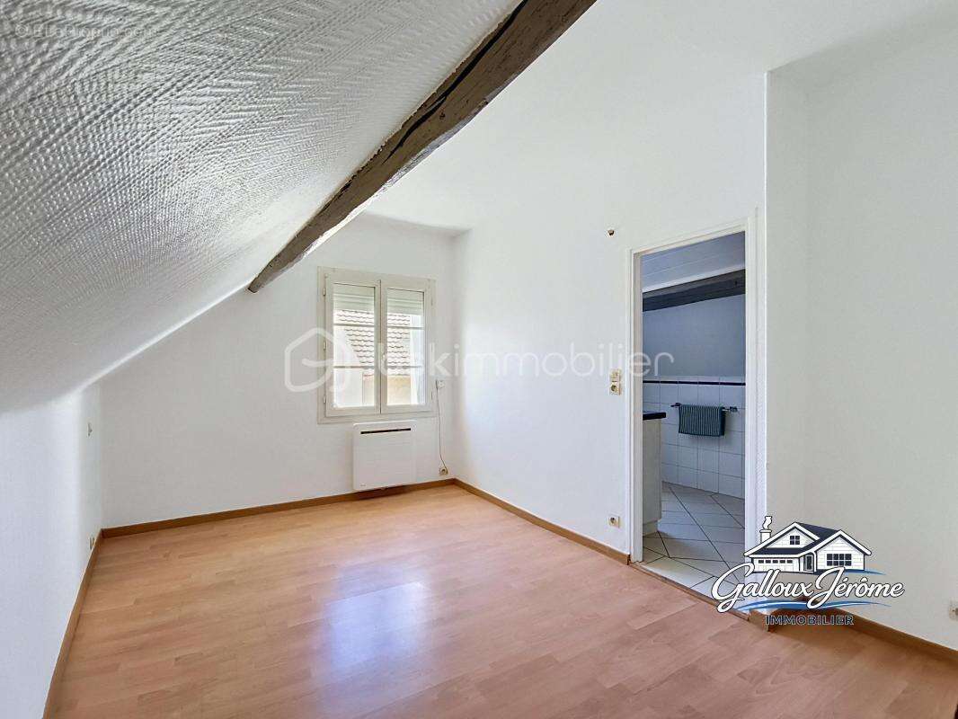 Maison à LONGPERRIER