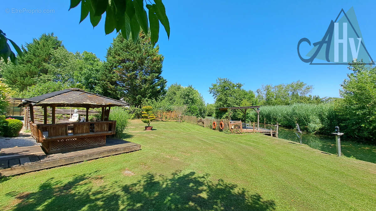 Pont sur Yonne (89) - Maison de 161 m2 avec 4 chambres, sous-sol, piscine et accès direct à l'Yonne. - photo 19