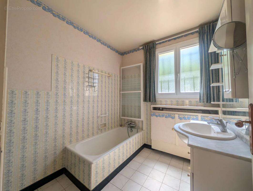 Maison à LES CLAYES-SOUS-BOIS