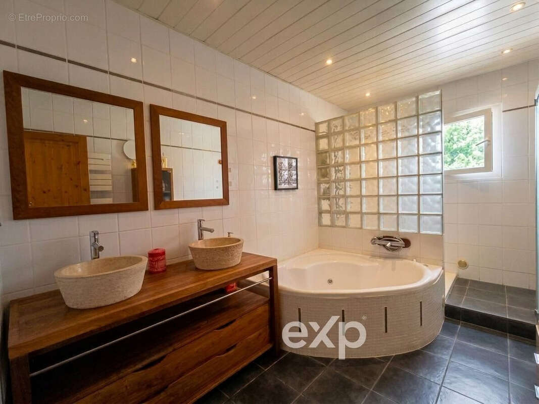 Maison 175 m² à Montblanc  - photo 5