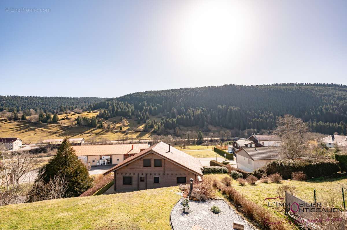 Maison à MAISONS-DU-BOIS-LIEVREMONT