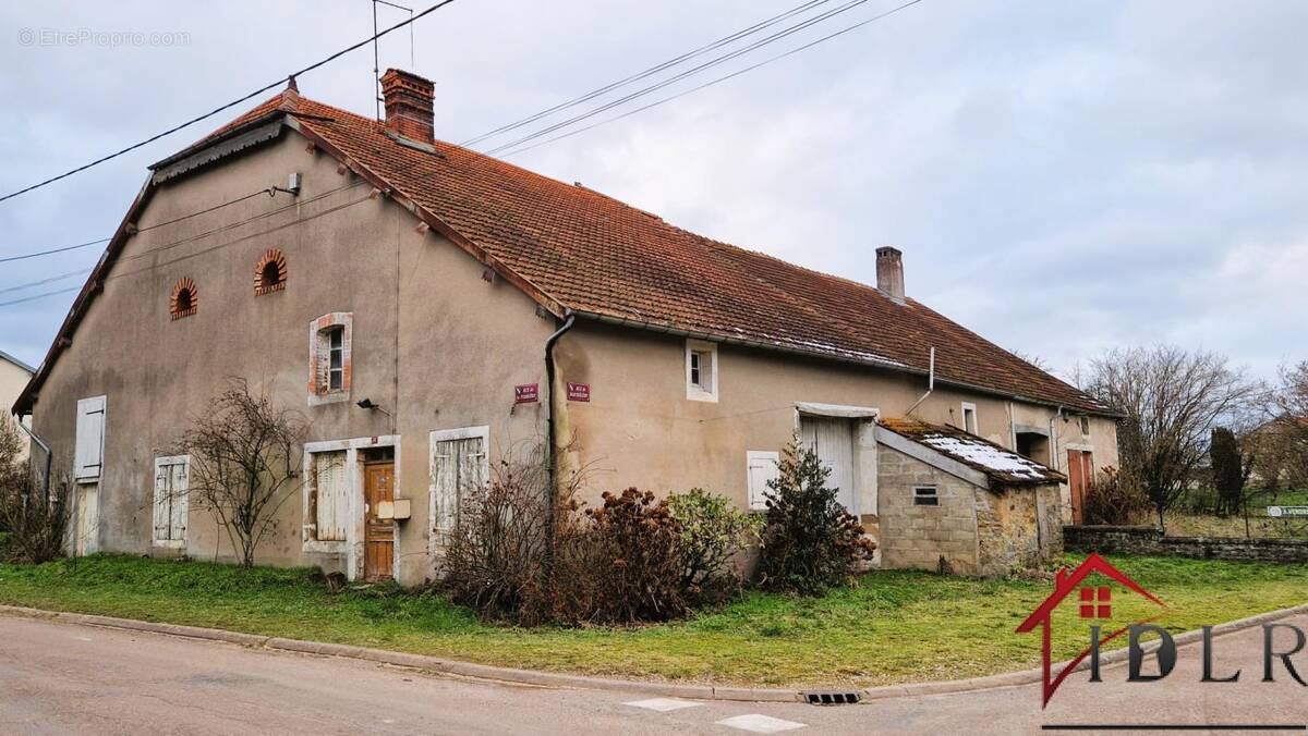 Maison à OUGE