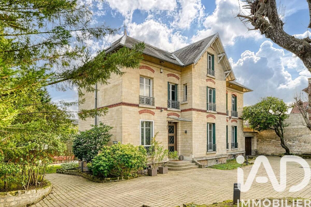 Photo 1 - Maison à LE MESNIL-LE-ROI