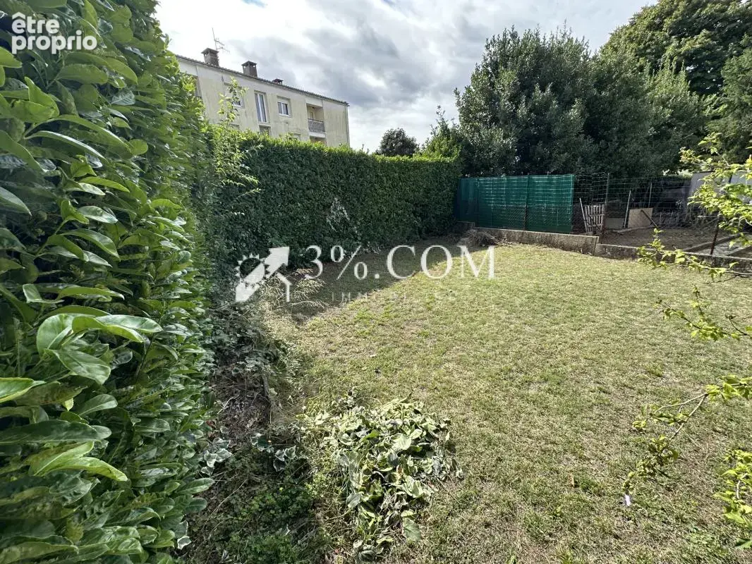 Maison à rénover entièrement sur trois niveaux avec garage - photo 5
