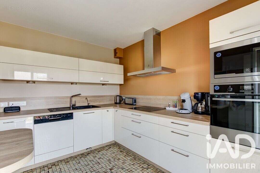 Maison 140 m² à Grand-Couronne  - photo 5