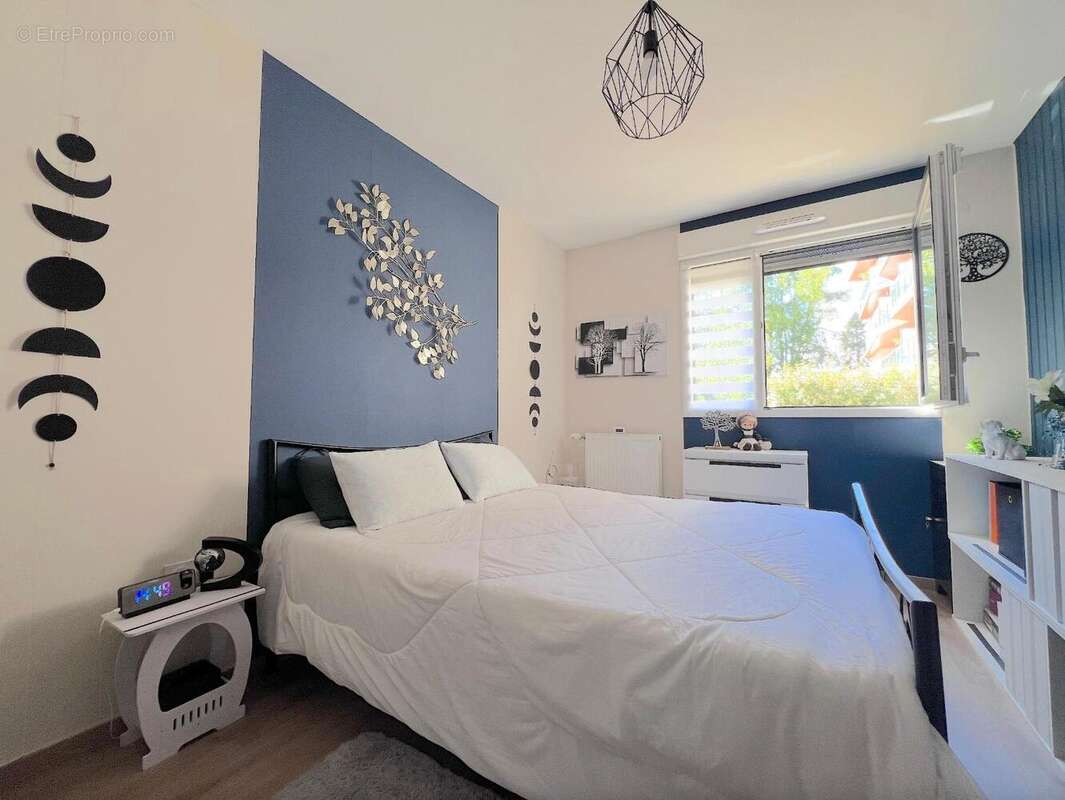   - Appartement à DECINES-CHARPIEU