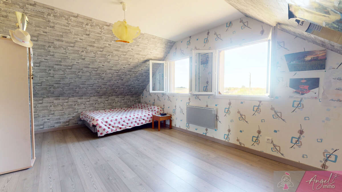 Maison romange sur terrain de 2427 m2 - photo 17