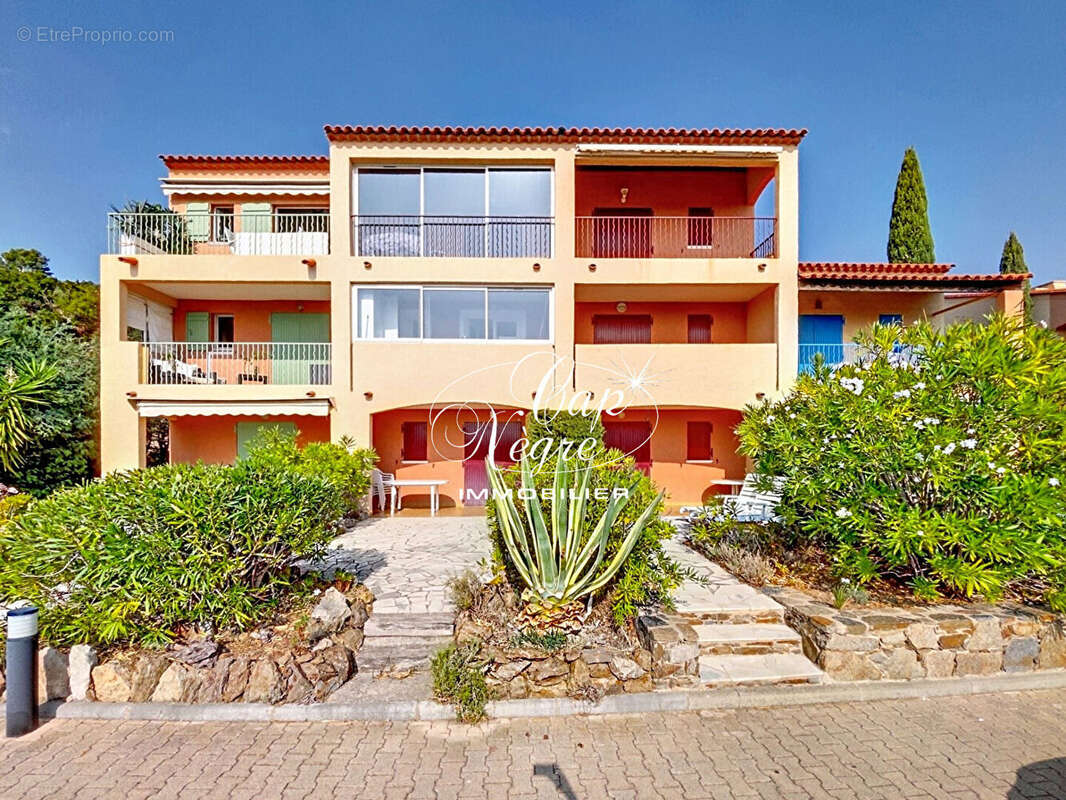 Appartement à ROQUEBRUNE-SUR-ARGENS