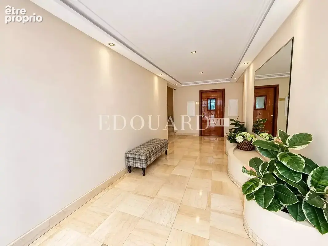 Somptueux quatre pièces à vendre avec belle vue sur la ville et la mer, en plein centre de Roquebrune Cap Martin - photo 29