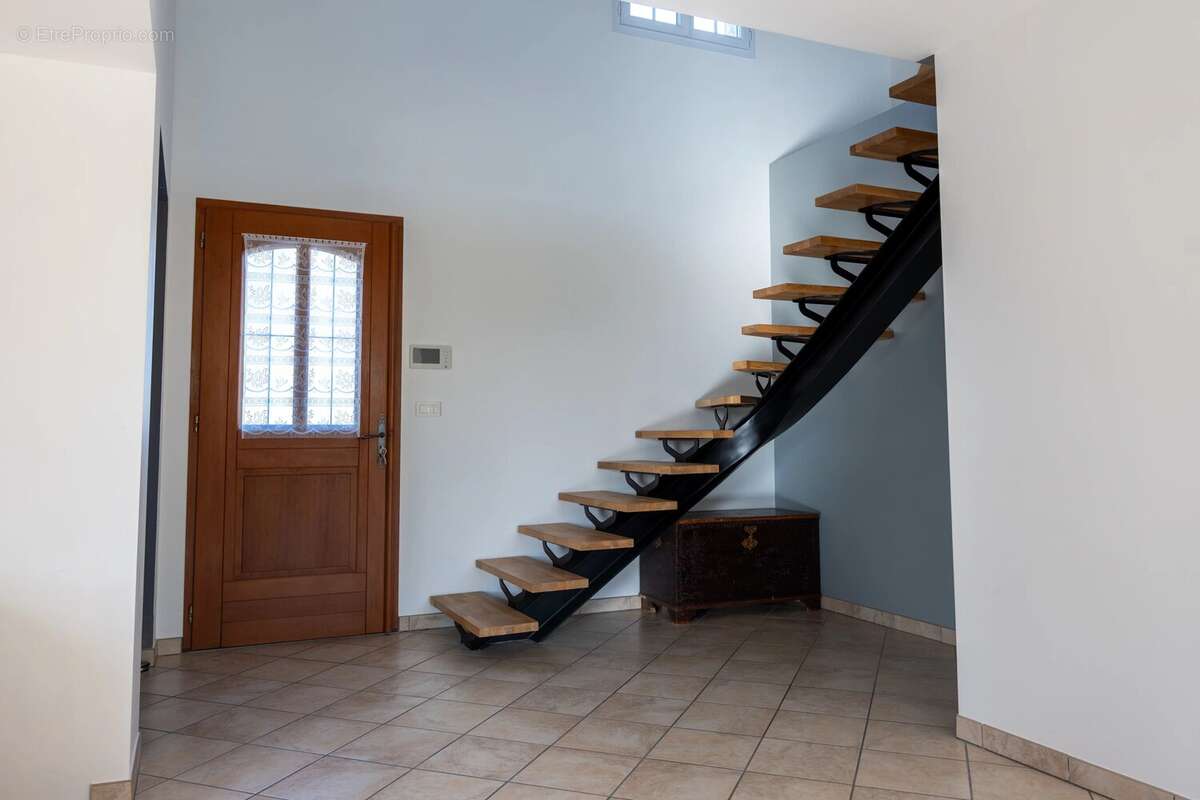 Maison à ESPINASSE-VOZELLE