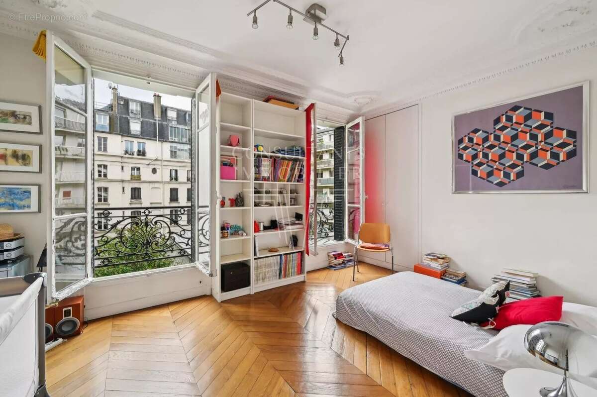 Appartement à PARIS-16E