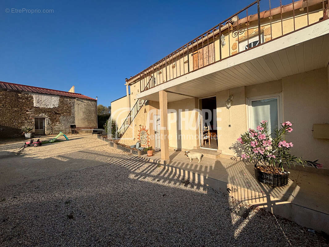 Maison de village Saint Martin Des Noyers 6 pièce(s) 178 m2 - photo 3