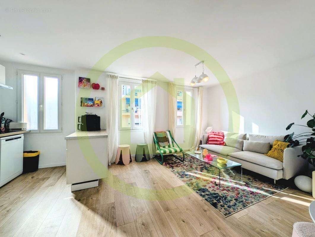 Appartement à VALLAURIS