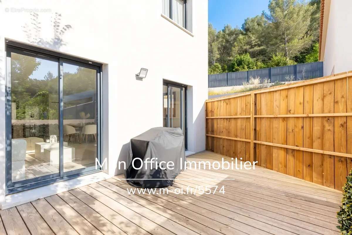 Maison à SIMIANE-COLLONGUE