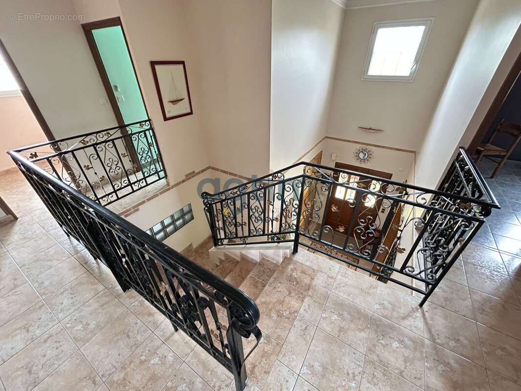 Montaigu-Vendée, quartier calme, maison 200 m2, 6 chambres, et terrain constructible! - photo 13