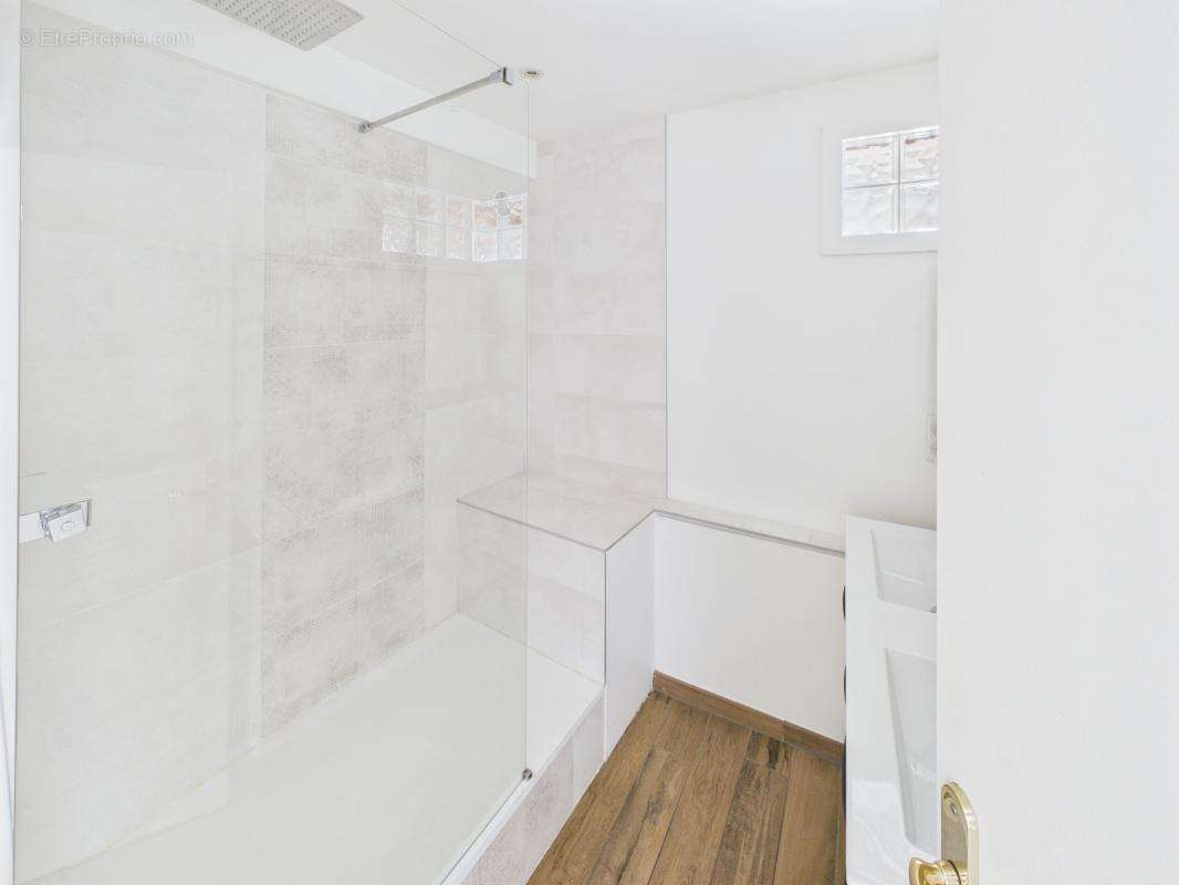 CHAMBÉRY HISTORIQUE - T4 de109.22m² en dernier étage avec cave et greniers - photo 17