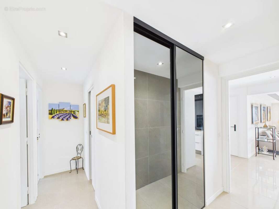 Appartement à VALLAURIS