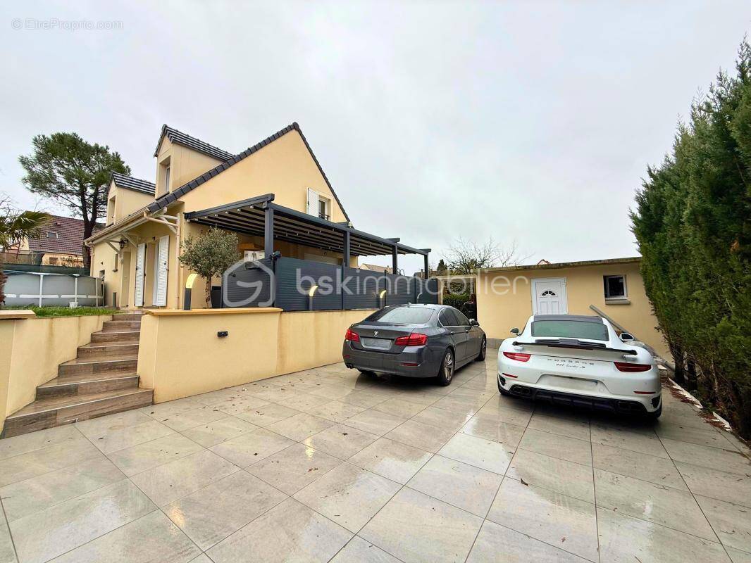 Maison à CORBEIL-ESSONNES