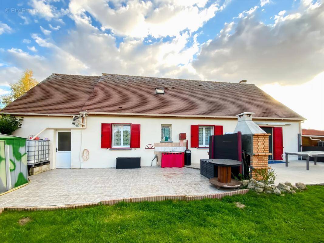 Maison à TRIZAY-LES-BONNEVAL