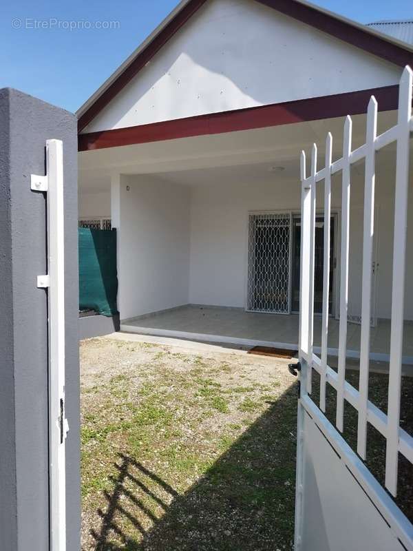 Appartement à REMIRE-MONTJOLY