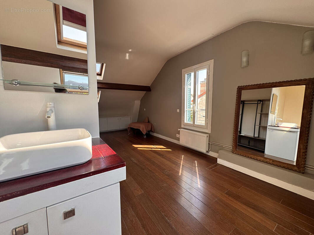 Appartement à LA GARENNE-COLOMBES