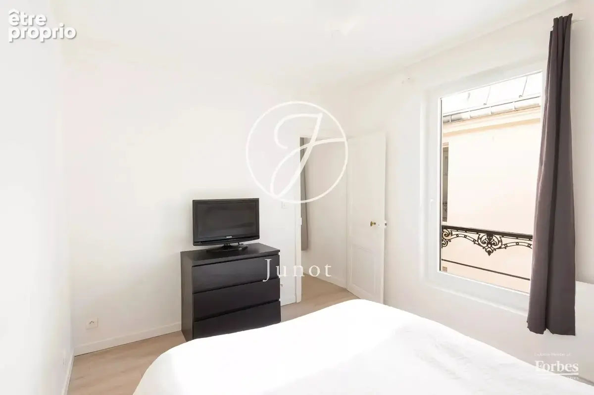 Paris 18e - ABBESSES - Appartement - 2 pièces - 27,11m² Carrez - 27.43m² au sol - Lumineux - photo 5