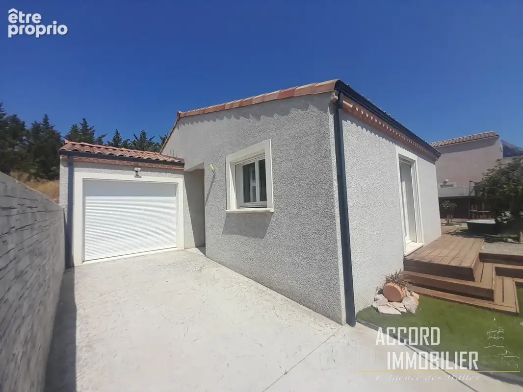 Villa de plain pied avec jardin arboré et piscine - photo 17